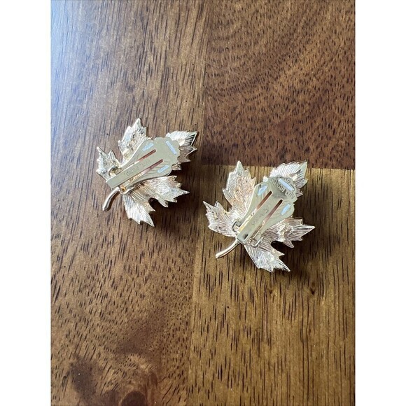 Pair Of Gold/Silver Tone Maple Leaf ClipOn Earrings And Matching Lapel Pin - Picture 5 of 8
